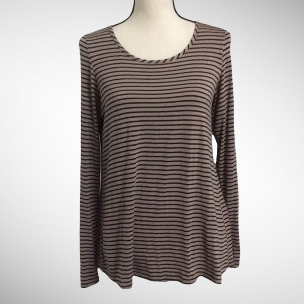 Pixi + ivy dressy casual top - Picture 2 of 9